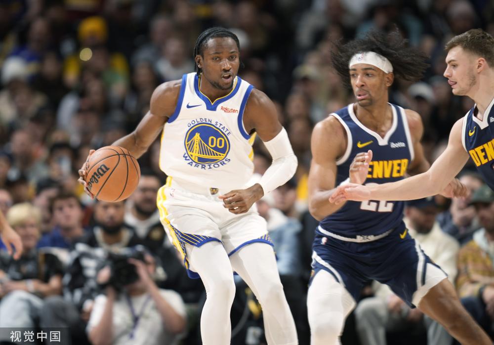 随着比赛持 随着比赛持